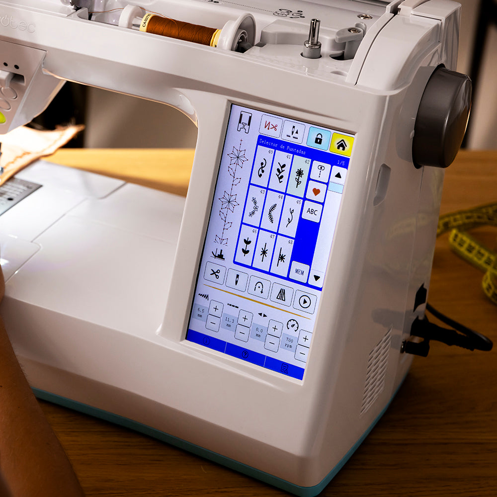 Cecotec BelleCouture 36000 Máquina de Coser con Pantalla Táctil de 7 Pulgadas Multilingüe y 360 Puntadas