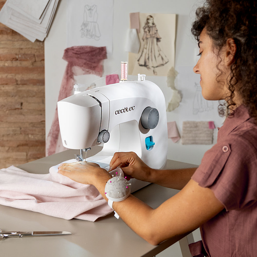 Cecotec BelleCouture 1500 Máquina de Coser 15 Puntadas Fácil para Principiantes Novatos