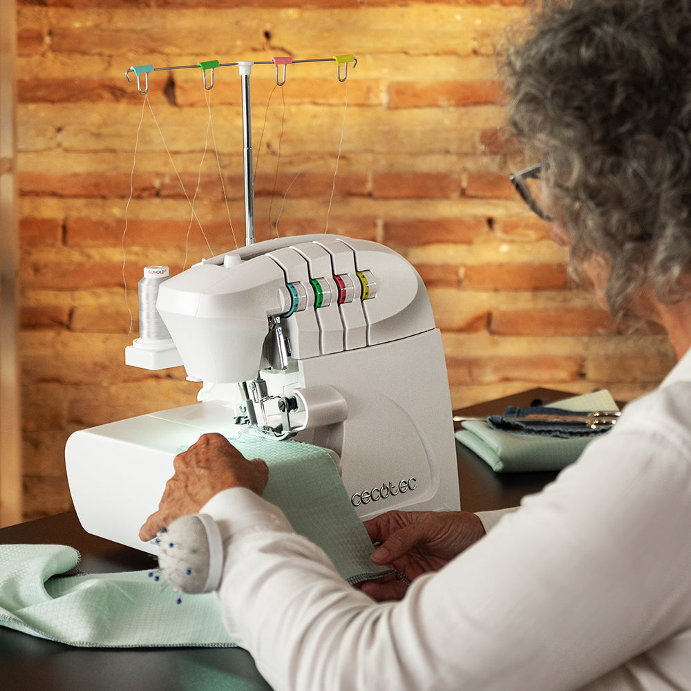 Cecotec BelleCouture Overlock Remalladora 1100 RPM Para Todo Tipo De Tejidos Prensatelas Ajustable