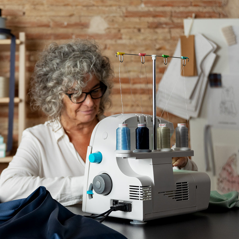 Cecotec BelleCouture Overlock Remalladora 1100 RPM Para Todo Tipo De Tejidos Prensatelas Ajustable