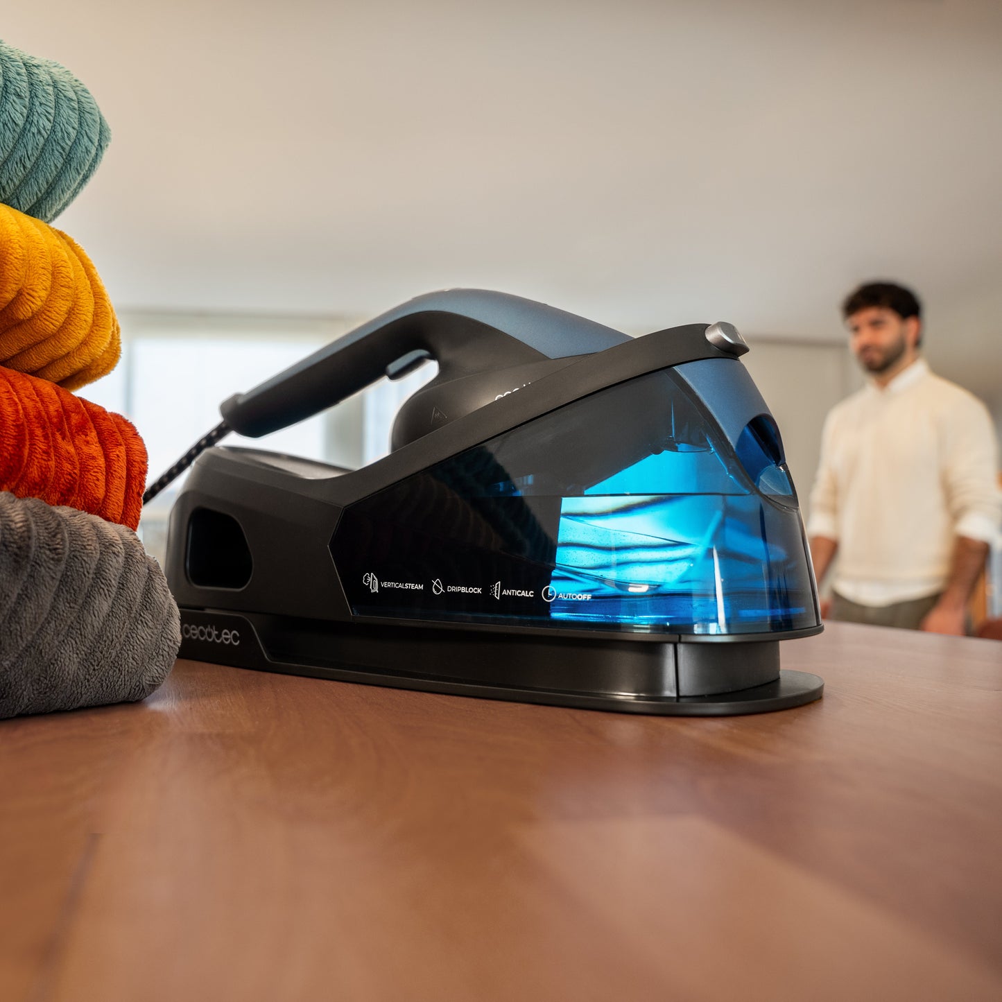 Cecotec IronHero V-2400 Estación de Plancha Vapor Continuo Power Steam 180 g por minuto Potencia 2400 W