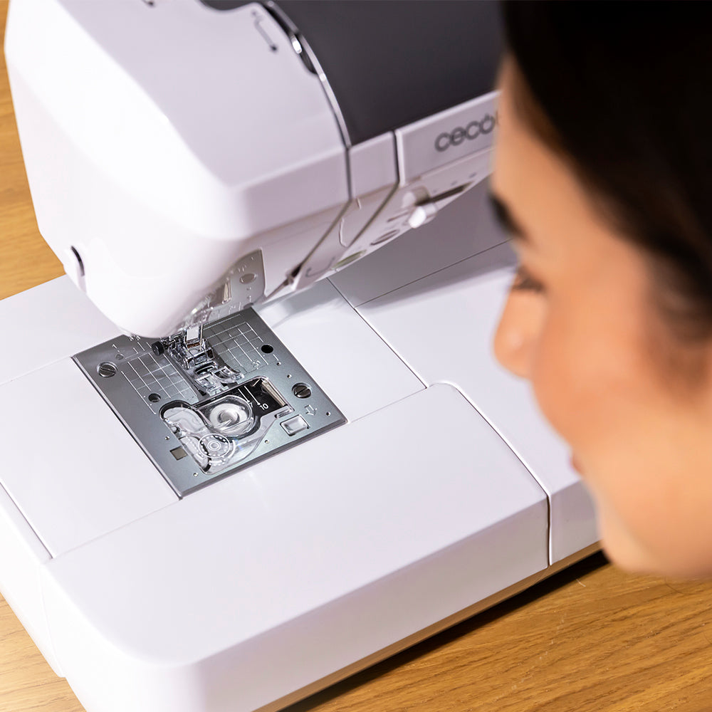 Cecotec BelleCouture 36000 Máquina de Coser con Pantalla Táctil de 7 Pulgadas Multilingüe y 360 Puntadas